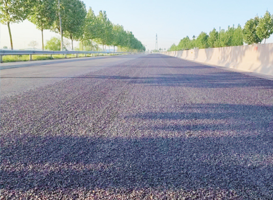 纤维同步碎石封层技术