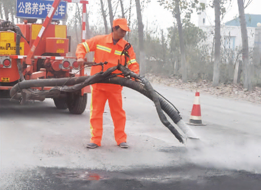 路面坑槽喷补修复技术